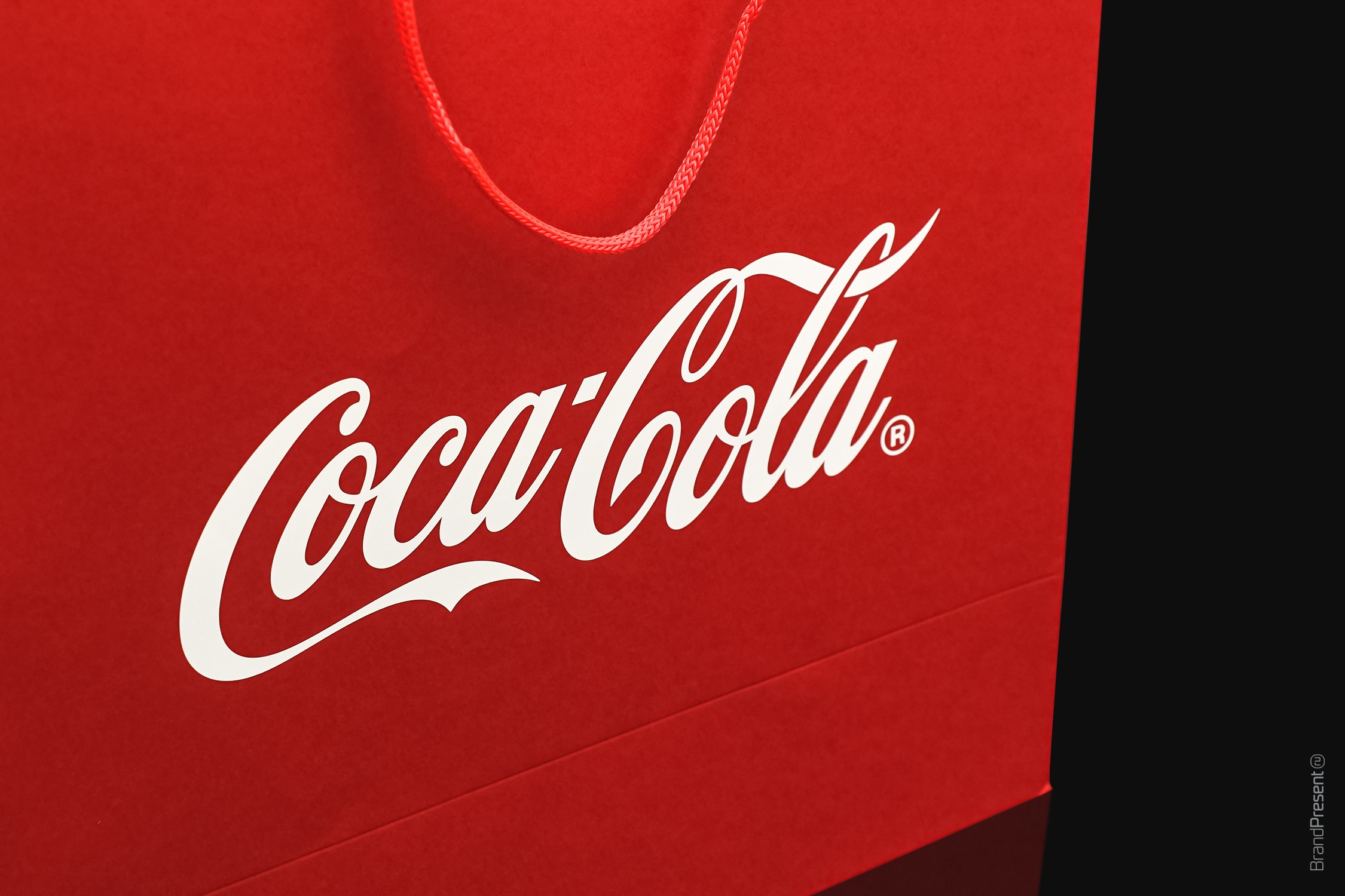 Пакет бумажный «Porta» с логотипом Coca-Cola (Фотография 3)